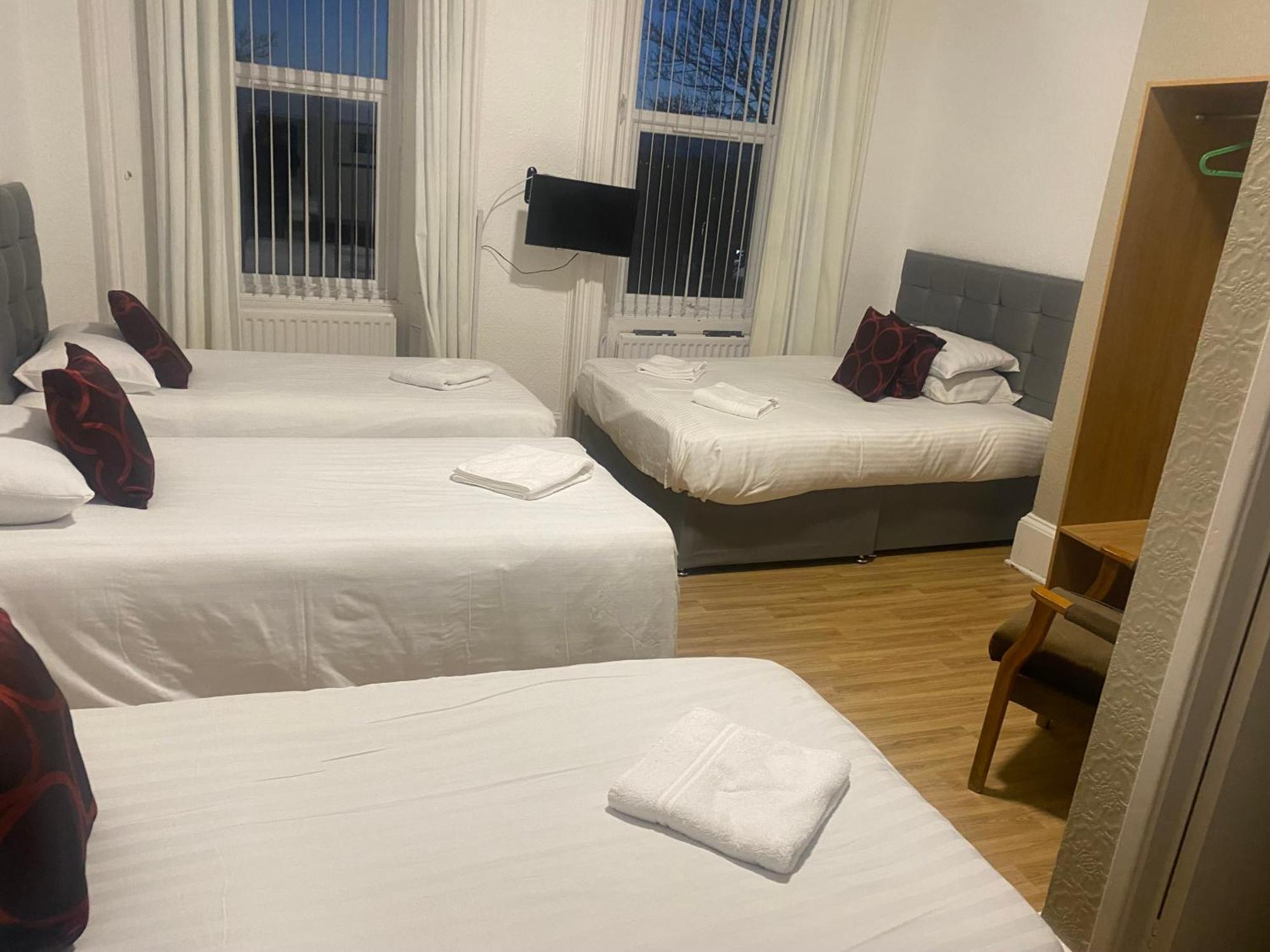 Clifton Hotel Newcastle Room photo