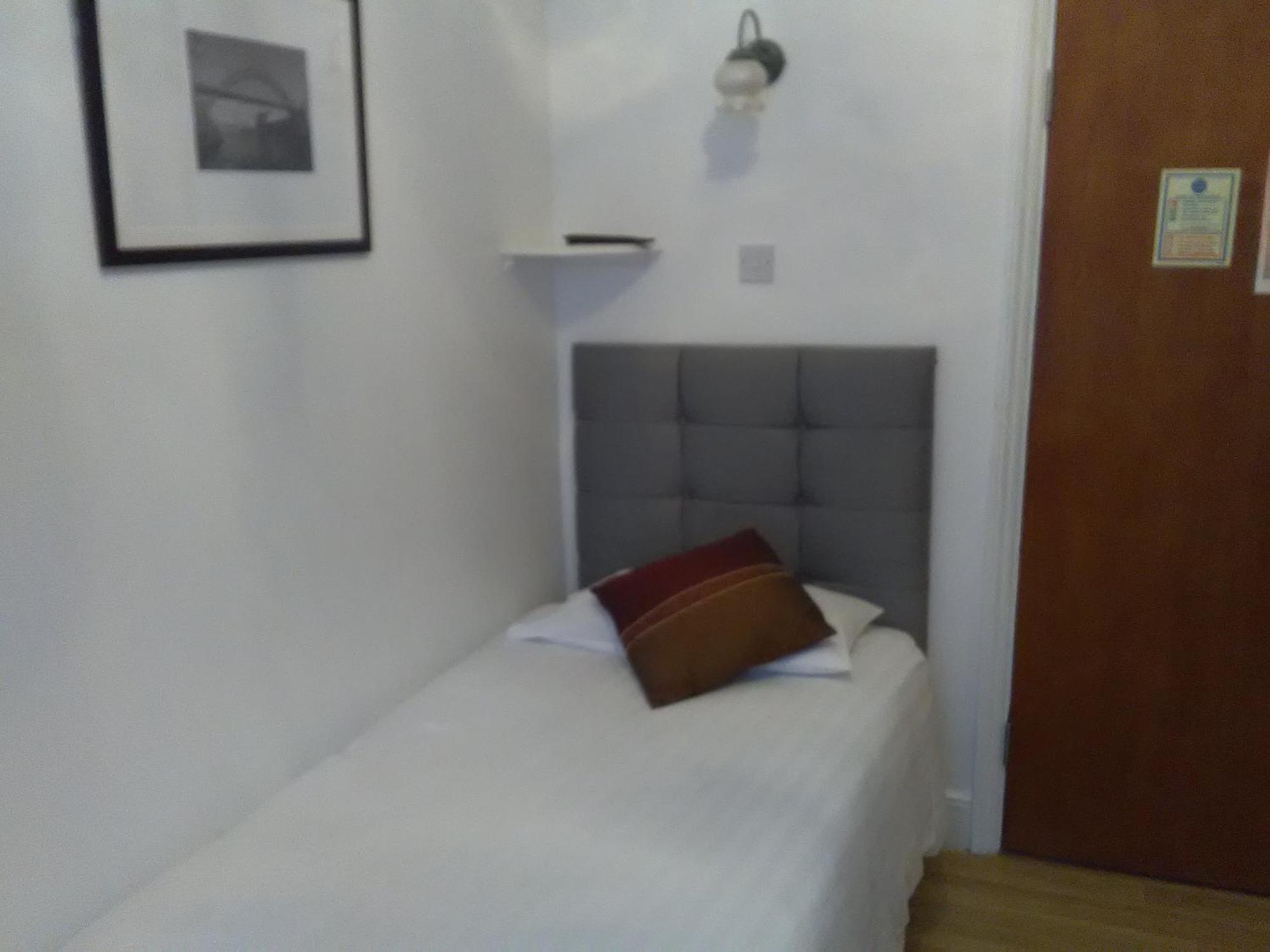 Clifton Hotel Newcastle Room photo
