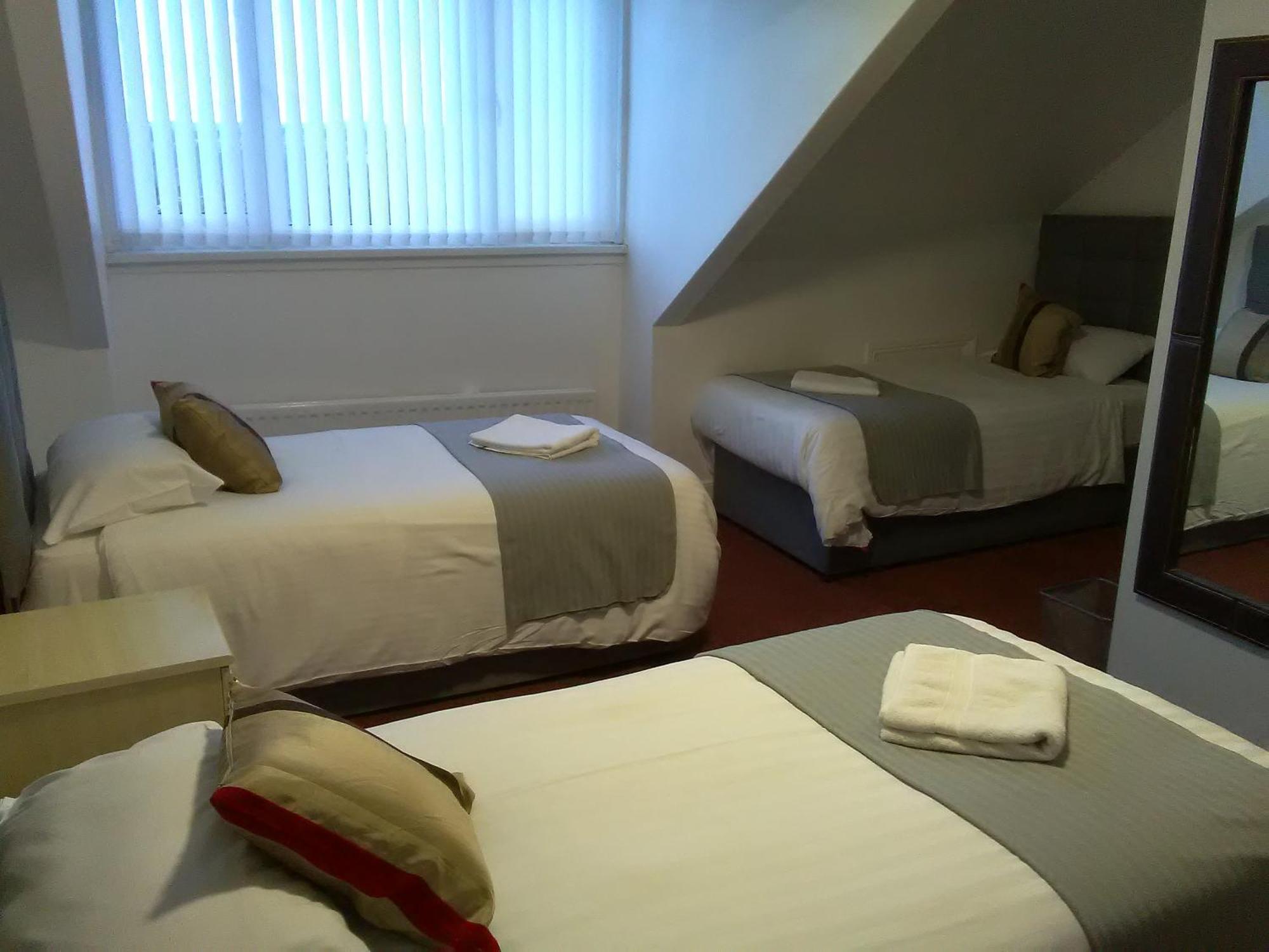 Clifton Hotel Newcastle Room photo