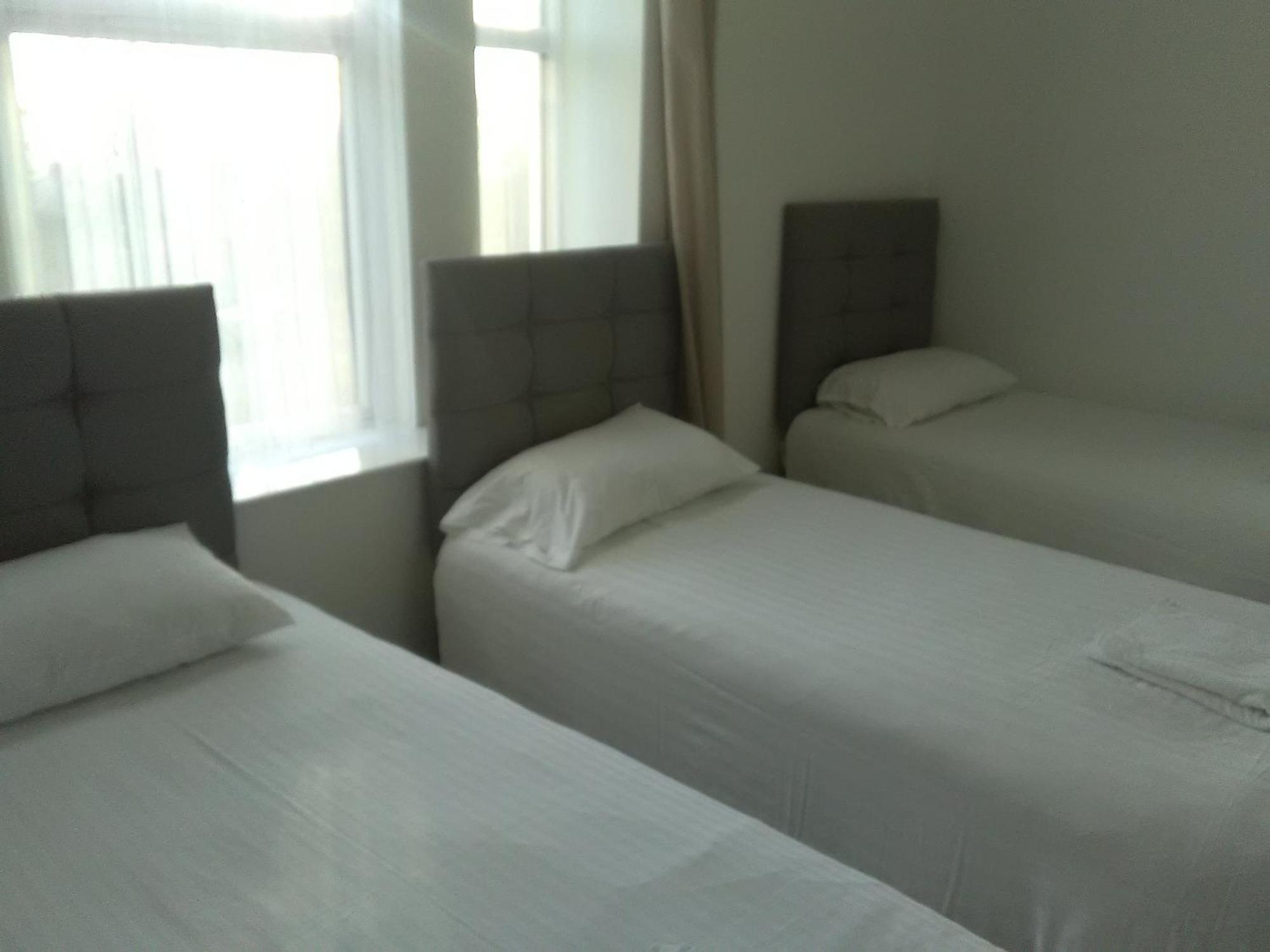Clifton Hotel Newcastle Room photo