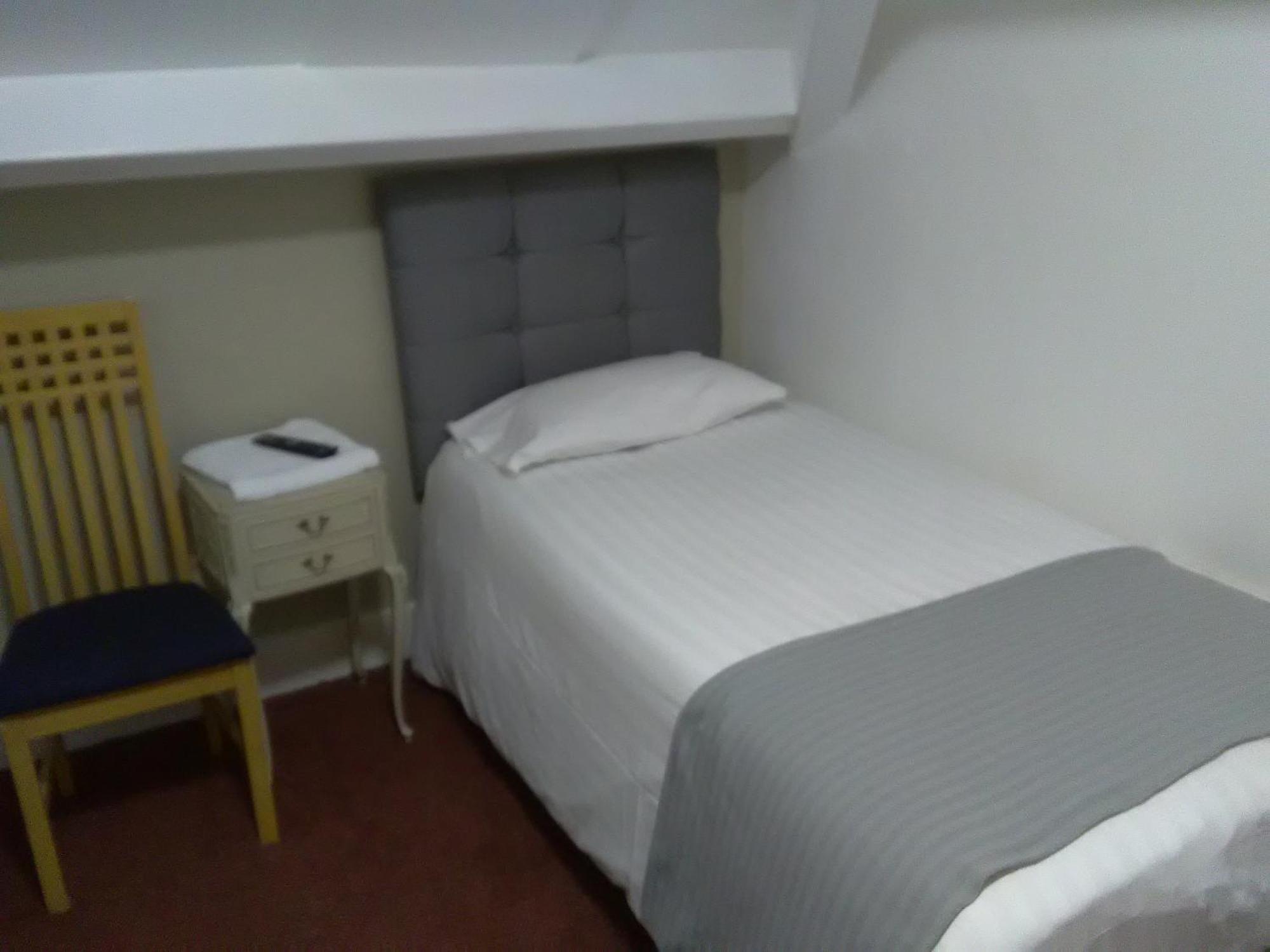 Clifton Hotel Newcastle Room photo