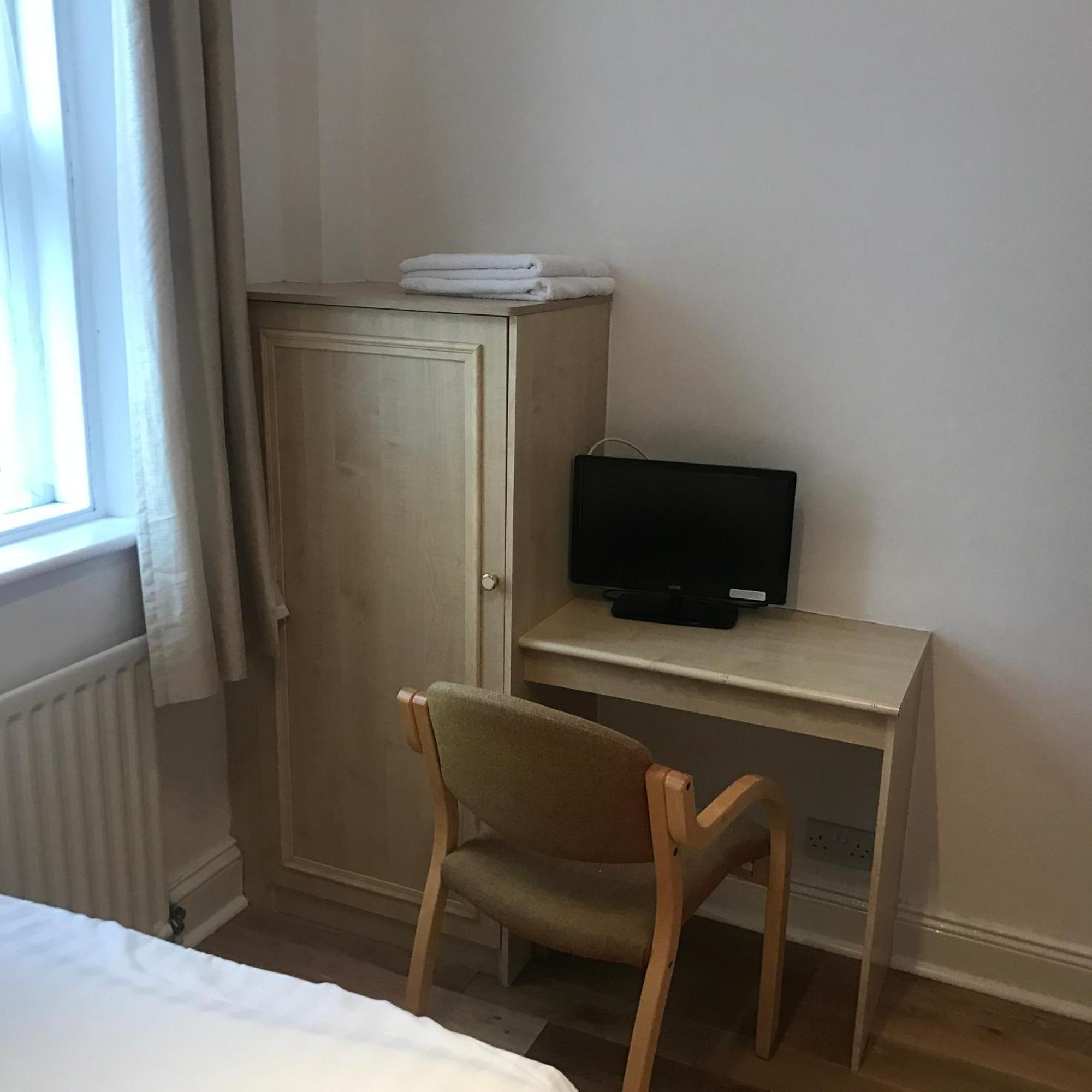 Clifton Hotel Newcastle Room photo