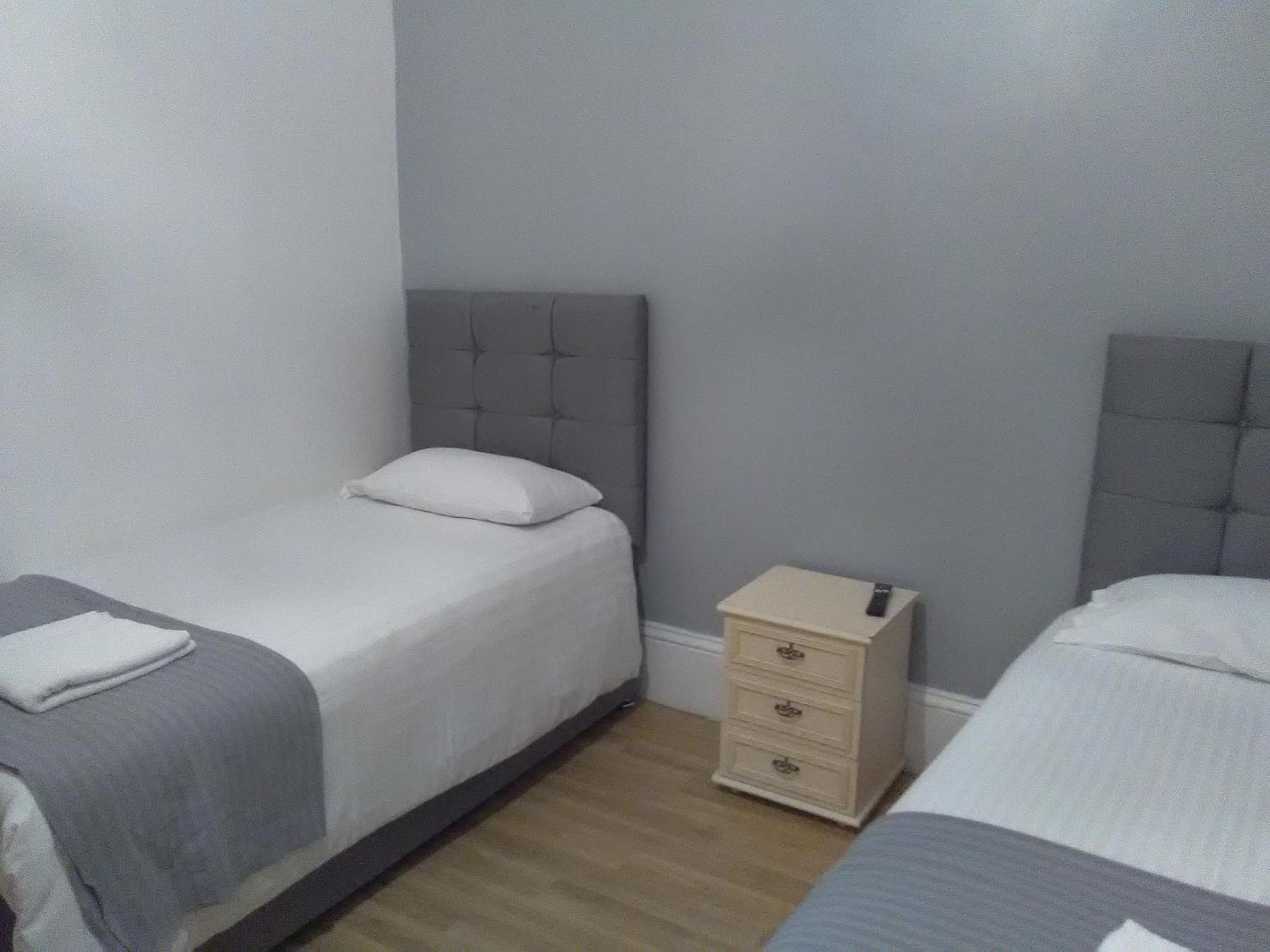 Clifton Hotel Newcastle Room photo